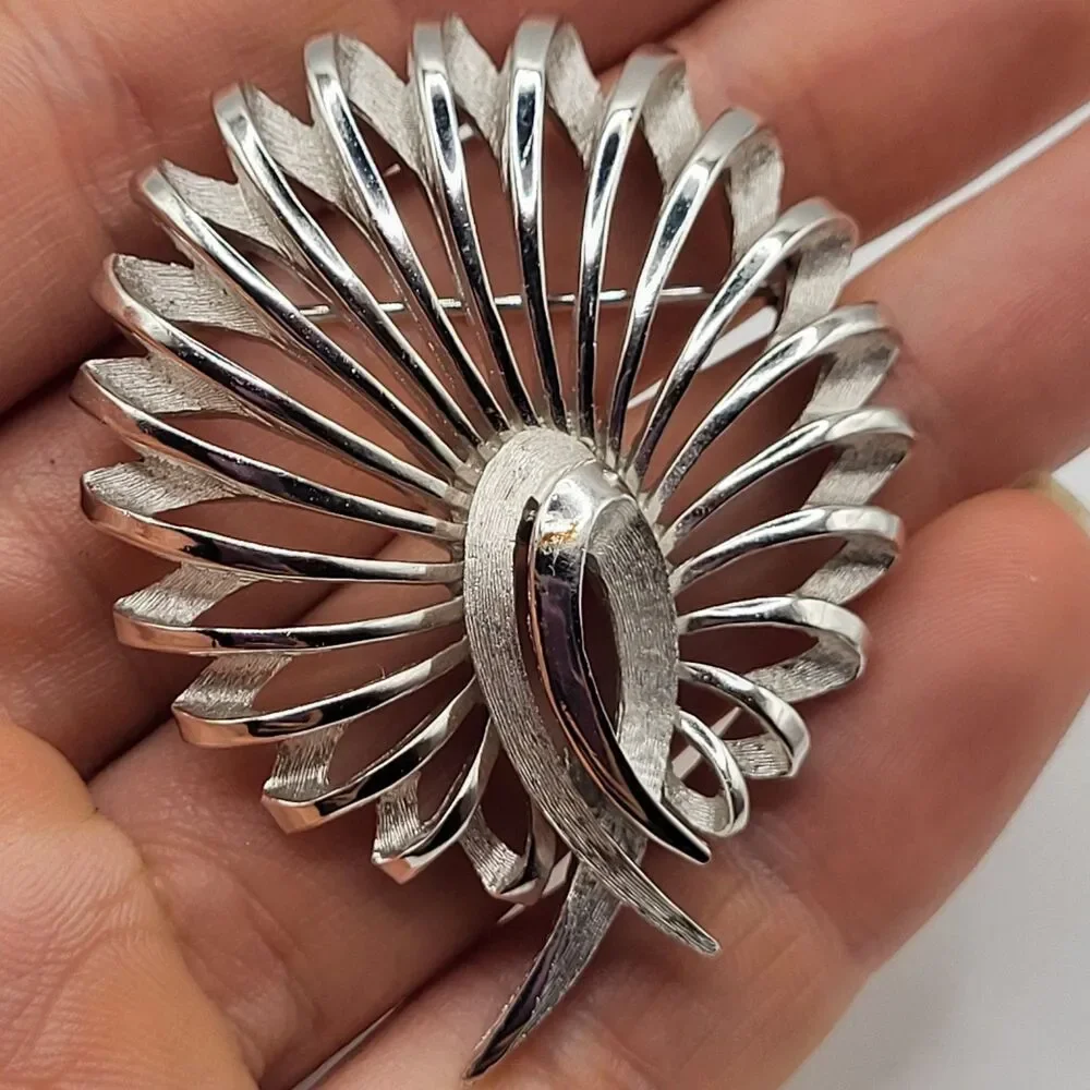 Vintage Crown Trifari Brooch Pin Silver Tone Matte And Brushed Signed 1.5in